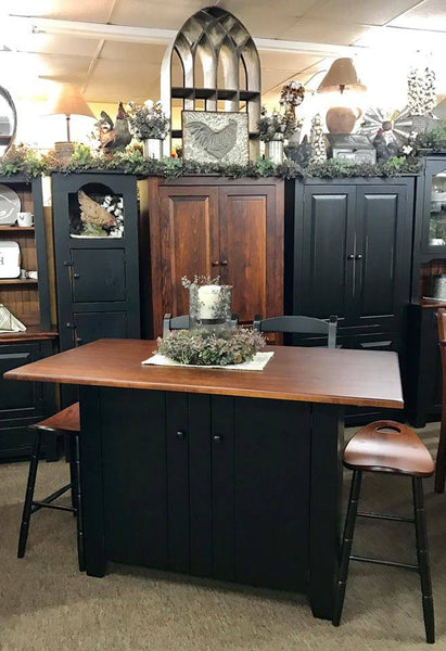 Amish Island - 5 Piece Set - Island, 2 Pub Chairs & 2 Saddle Stools