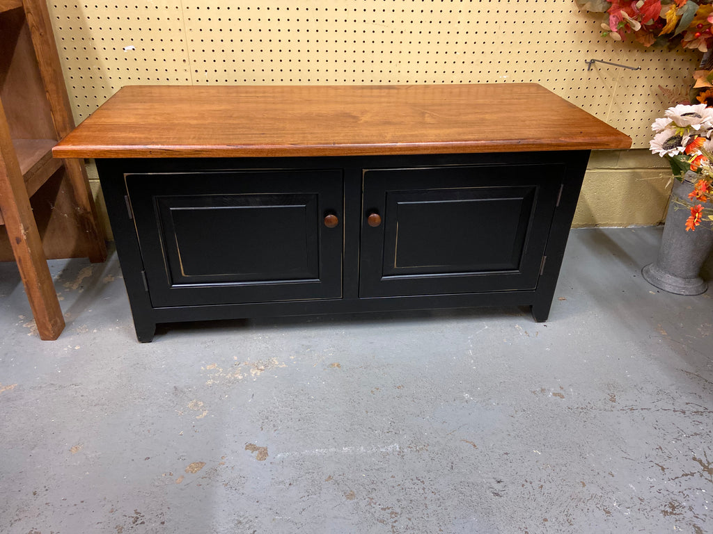 Coffee Table with 4 Doors